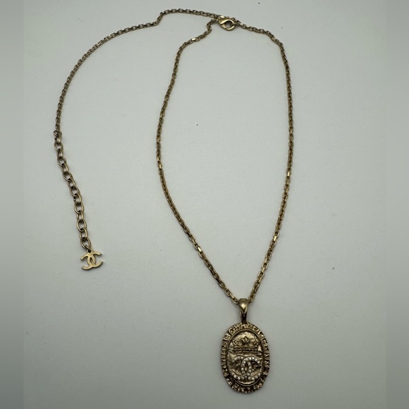 Chanel champagne gold crown and logo with crystal necklace - Picture 4 of 8